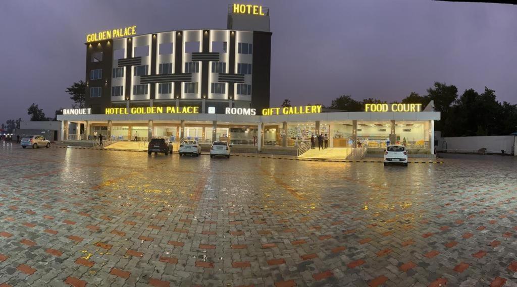 Hotel Golden Palace & Rooms Hālol Buitenkant foto