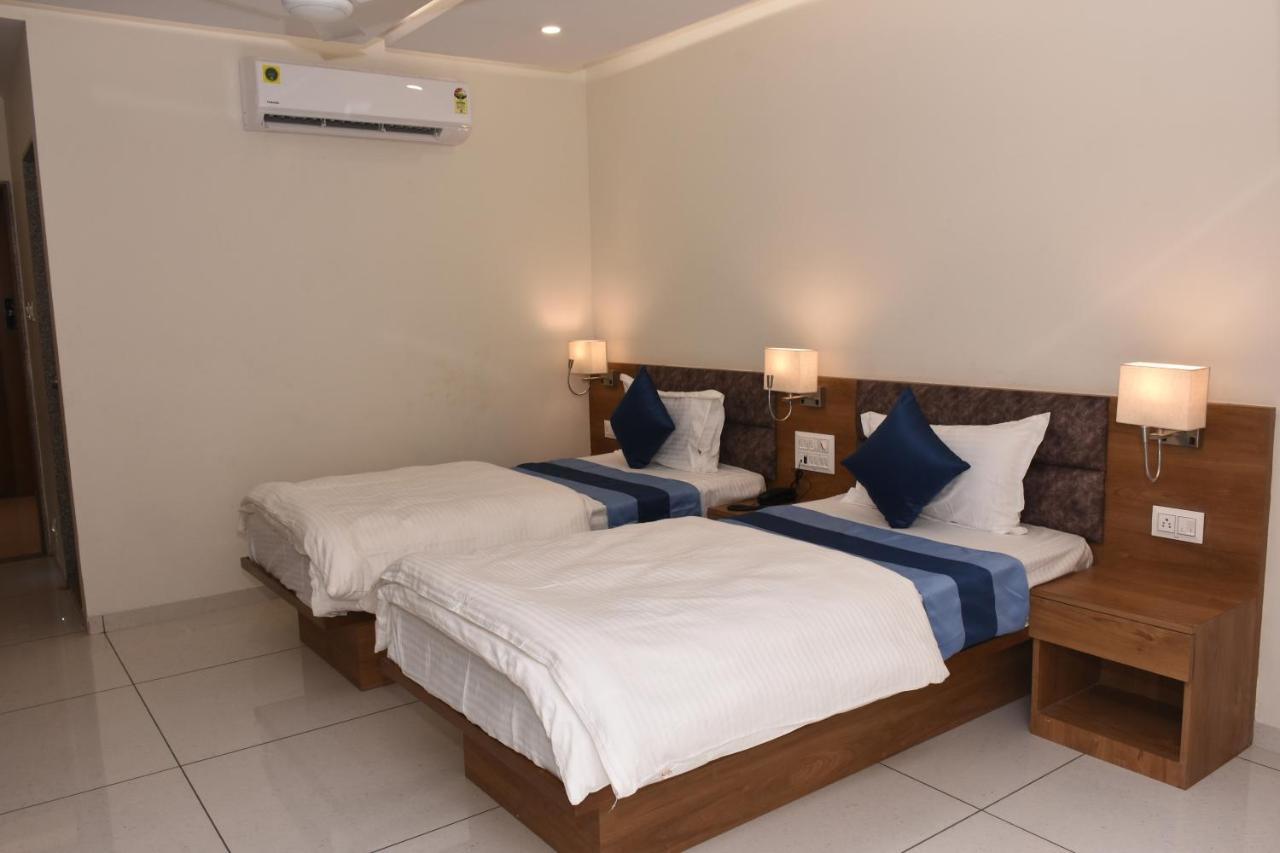 Hotel Golden Palace & Rooms Hālol Buitenkant foto